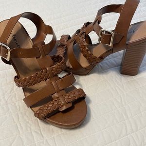 American eagle size 7 brown sandals